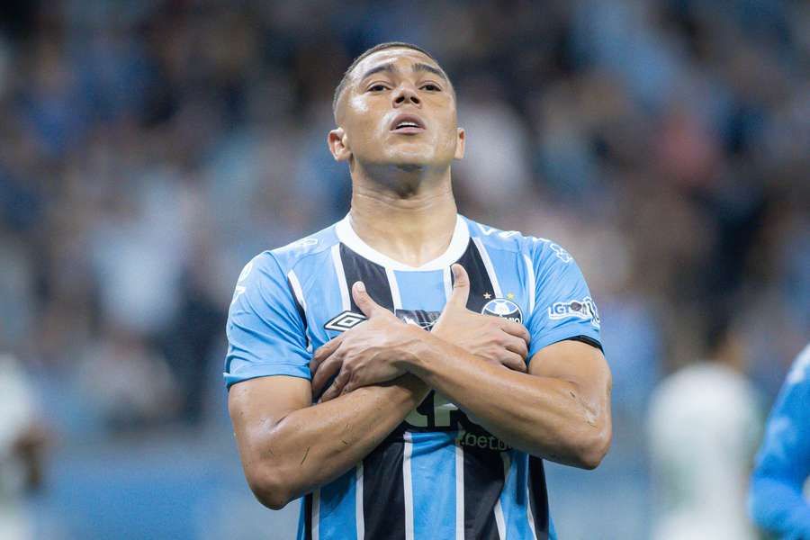 Carlos Vinícius fez o gol da virada do Grêmio na Arena