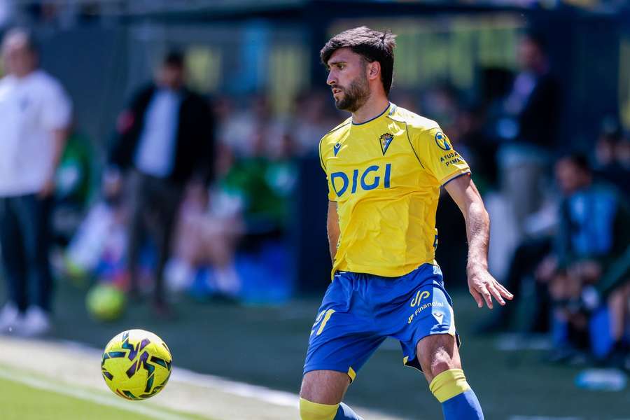 Mario Climent fez 30 jogos pelo Cádiz na última época Mario Climent fez 30 jogos pelo Cádiz na última época