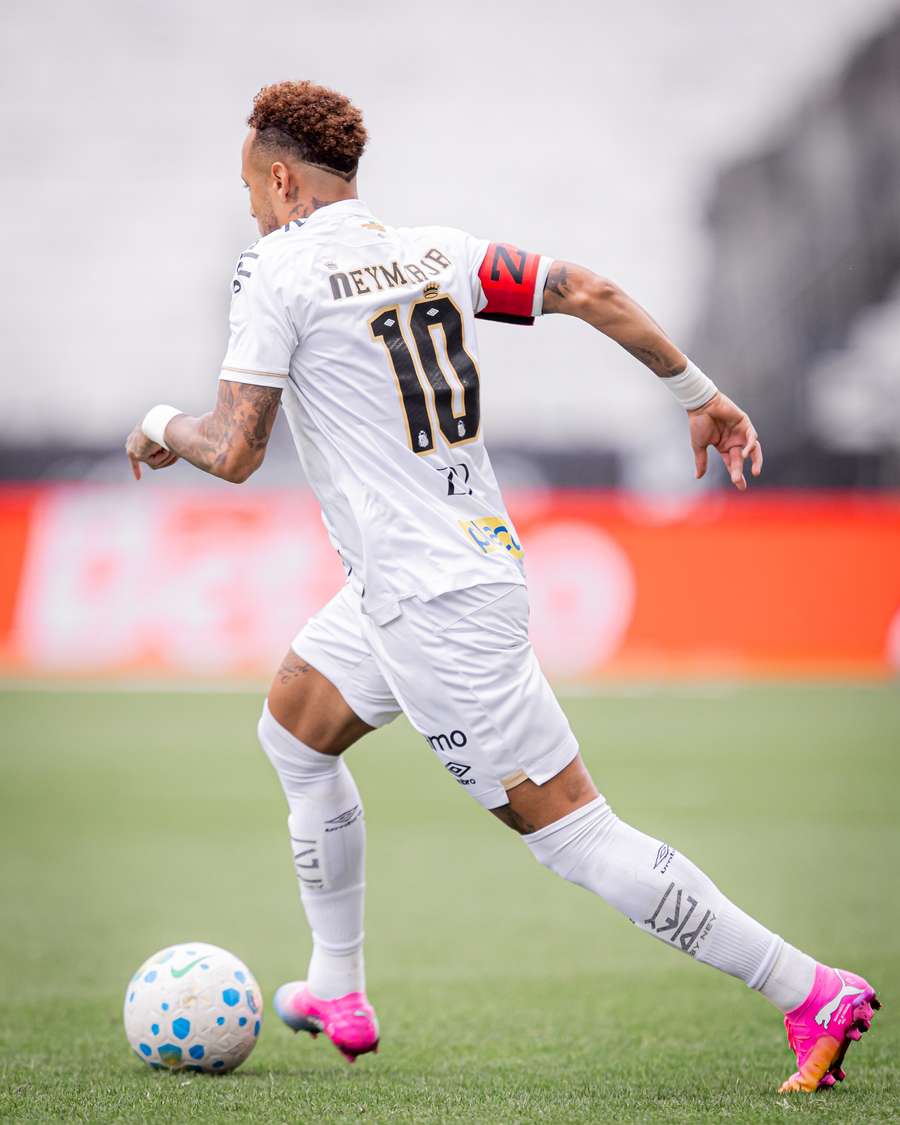Neymar vem de uma sequência de jogos pelo Santos