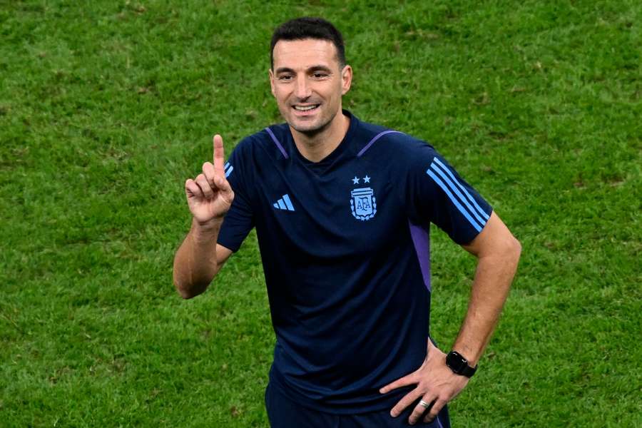 "Det er fodbold," siger Scaloni om ophedet stemning mellem Argentina og Holland.