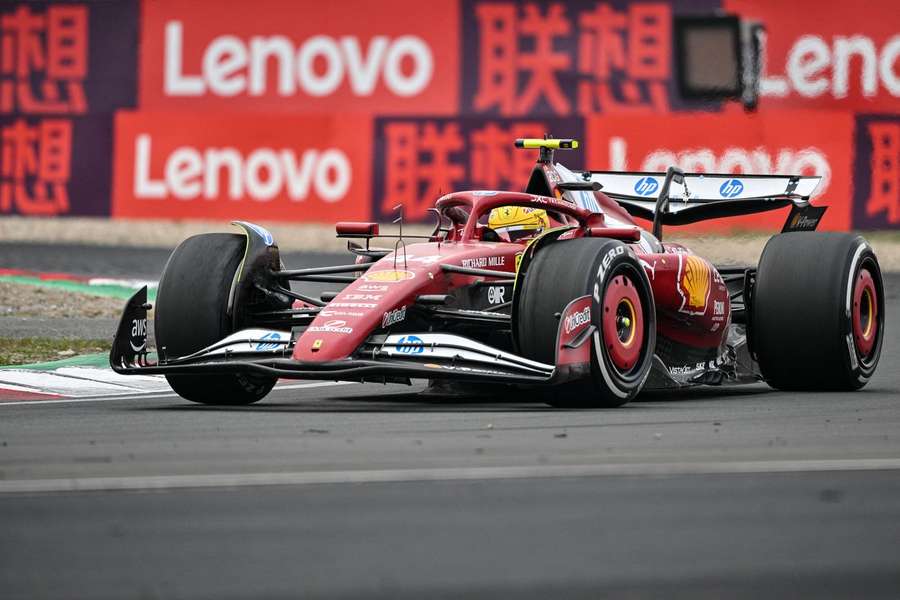 Hamilton foi desqualificado na China