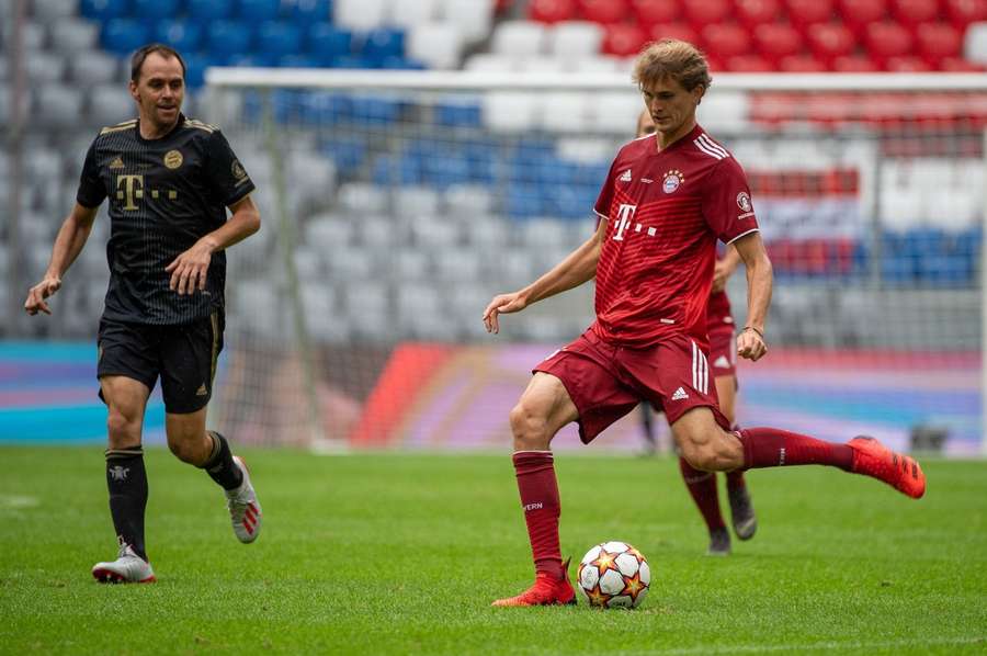 Zverev com o uniforme de seu time do coração na Allianz Arena