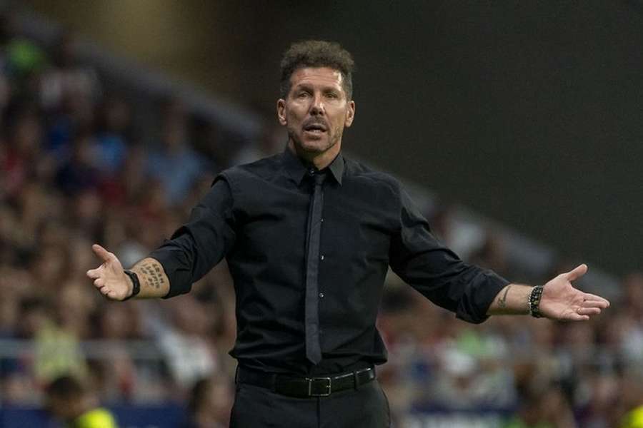 Simeone durante derrota do Atleti em Jedá
