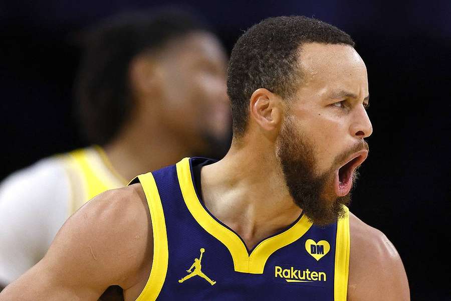 Stephen Curry prolonge aux Golden State Warriors jusqu'en 2027