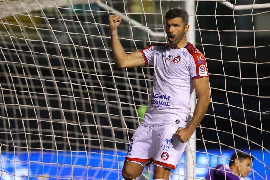 One of Emmanuel Gigliotti's last goals One of Emmanuel Gigliotti's last goals