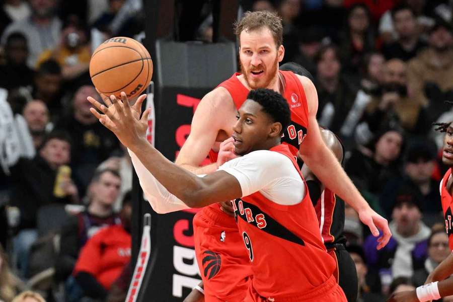 Die Toronto-Profis Barrett und Pöltl.