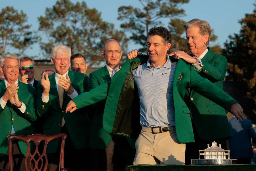 La giacca verde di nuovo sulle spalle di Rory McIlroy