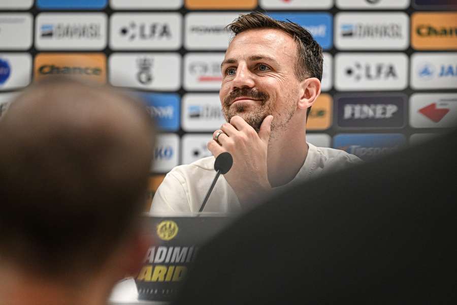 Darida na předzápasové tiskové konferenci. Darida na předzápasové tiskové konferenci.