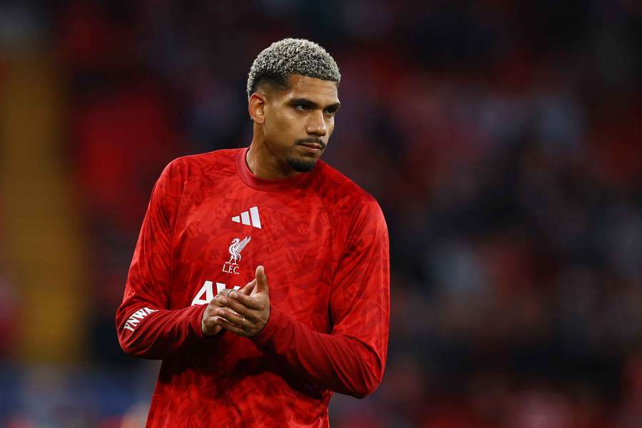 Ronald Araujo, emprestado pelo Liverpool