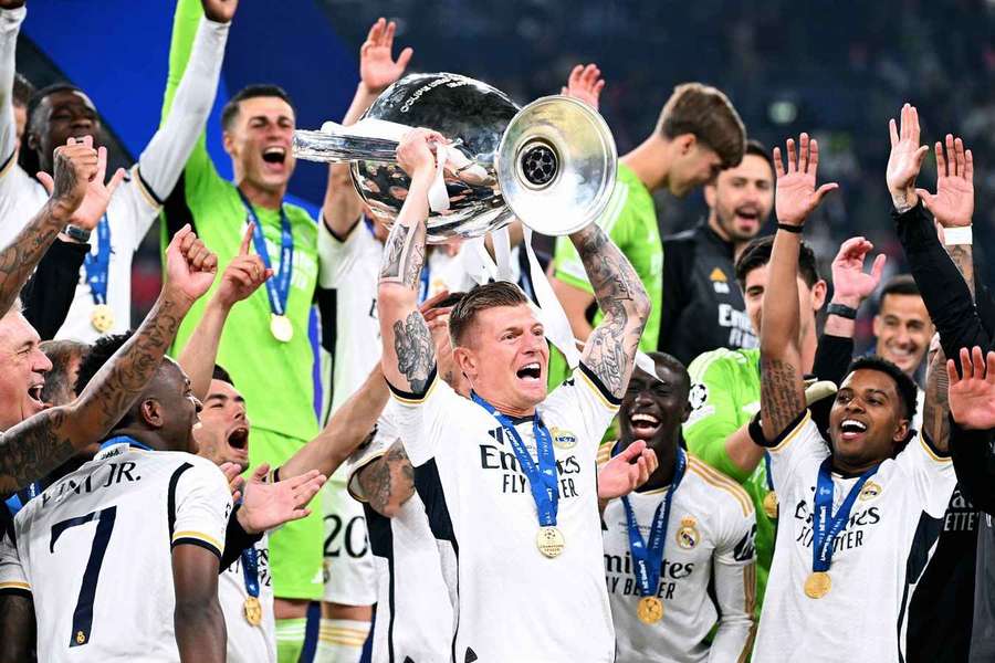 Kroos z jednym z wielu tytułów, które zdobył z Realem Madryt.