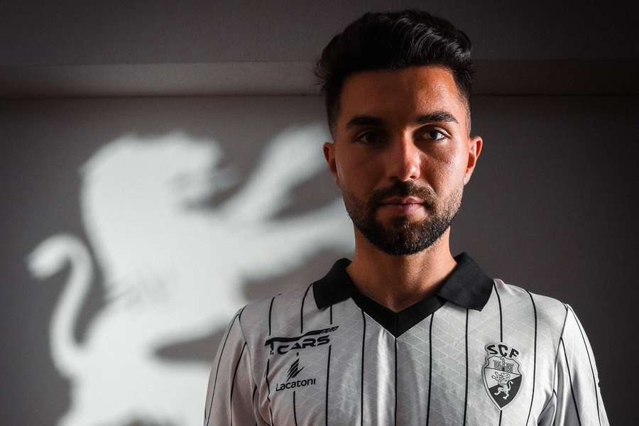 Nikola Gjorgjev assinou por duas épocas com o Farense