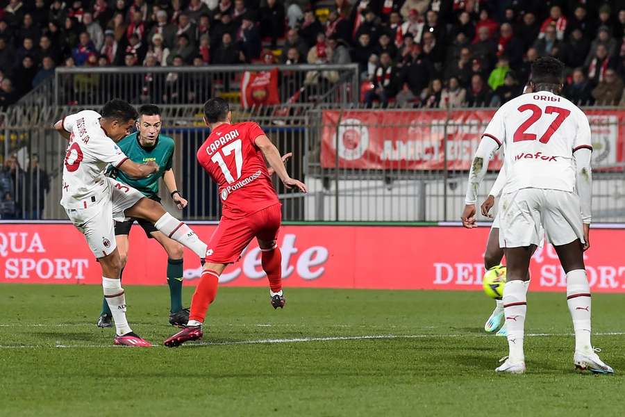 Junior Messias trifft zum 1:0 für den AC Mailand 