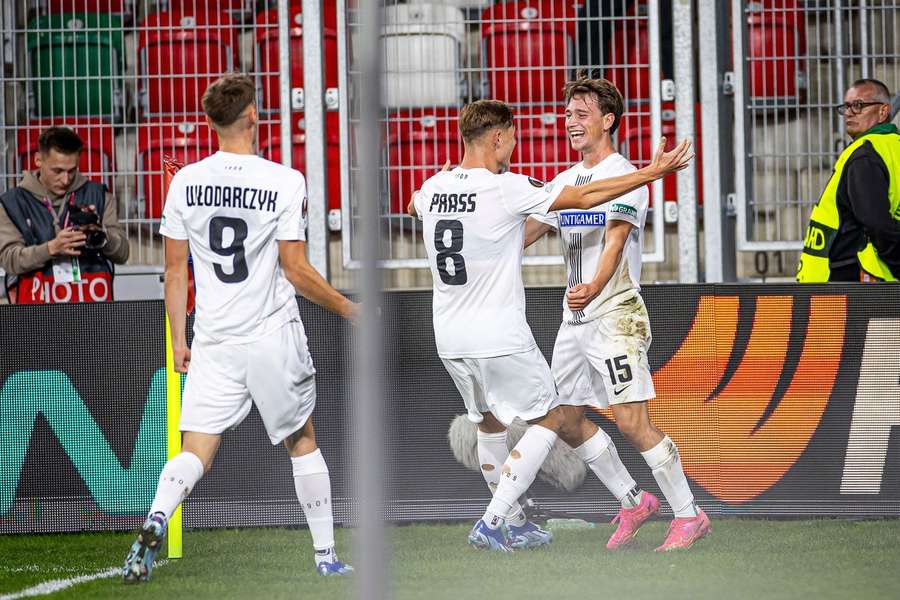 Bøving matchvinder for Sturm Graz, Peter Vindahl-fejl koster mål i tjekkisk nederlag