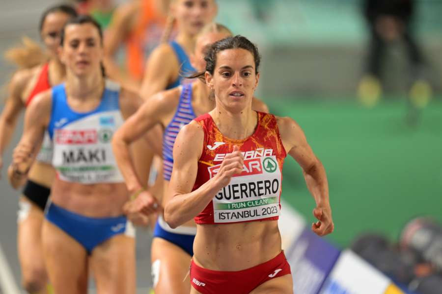 Esther Guerrero durante su serie del 1.500.