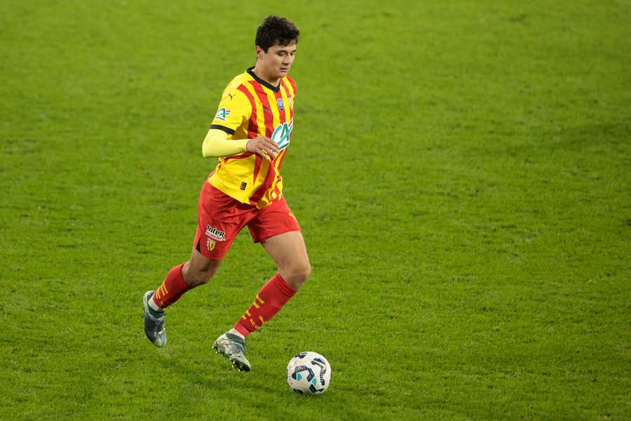 Khusanov in action for Lens this season
