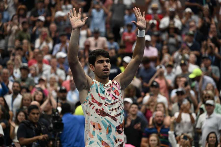 Alcaraz rumou às quartas de final sem sustos na quadra central de Flushing Meadows