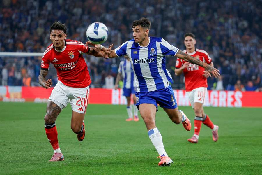 Bednarek i Kiwior zatrzymali Benficę Jose Mourinho. Porto wciąż bez porażki w lidze