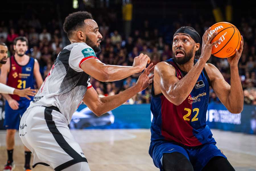 Jabari Parker ante Amine Noua, en el Barcelona-Coviran Granada