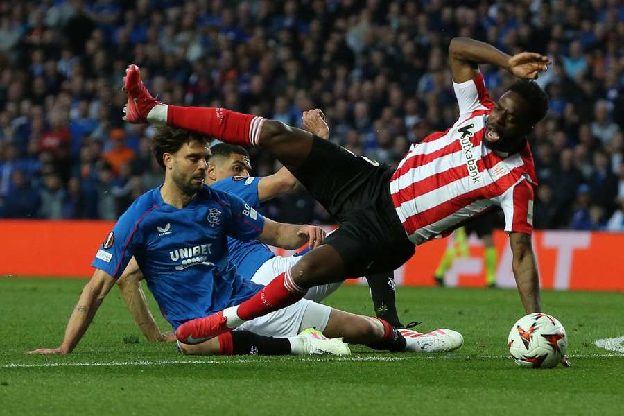 Un Athletic incapaz de ganar contra nueve deja vivo al Rangers