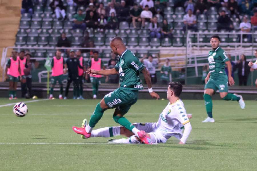 Ítalo fez o segundo gol da Chapecoense na partida Ítalo fez o segundo gol da Chapecoense na partida