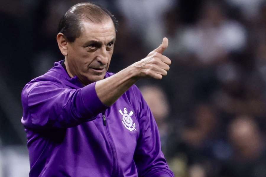 O técnico argentino fica no Timão até o fim do ano