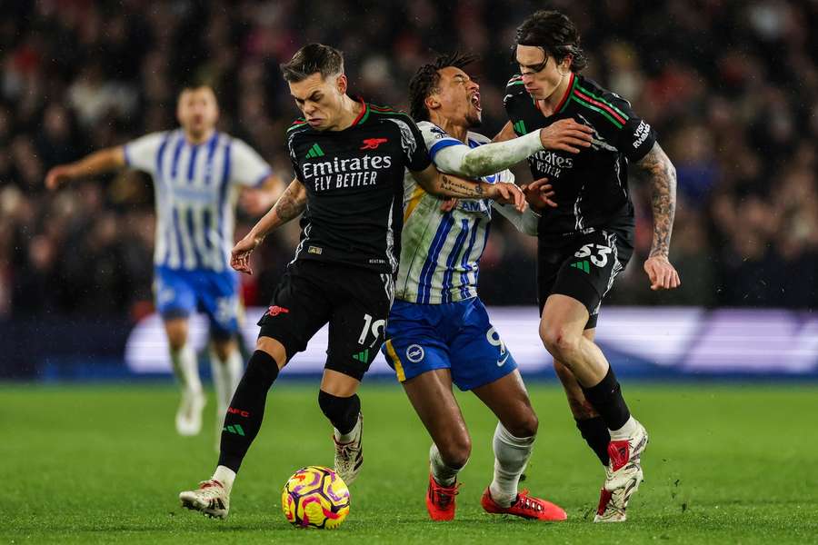 Arsenal e Brighton fizeram um jogo truncado Arsenal e Brighton fizeram um jogo truncado