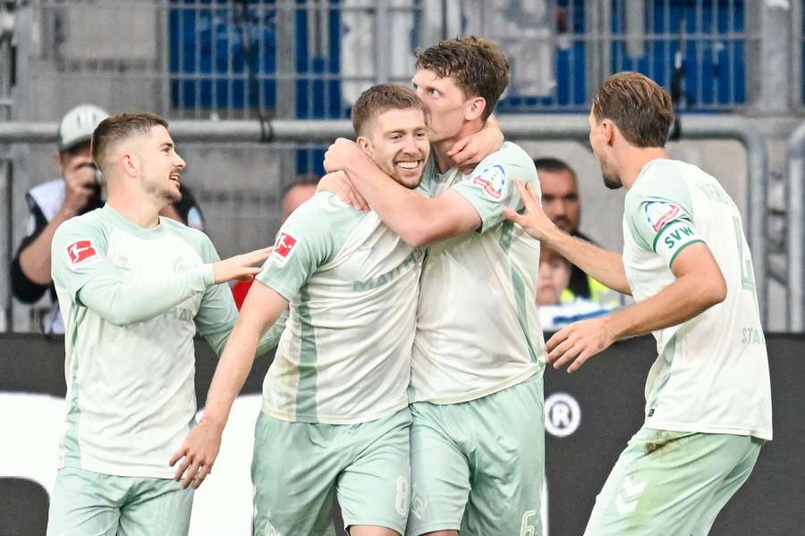 Werder Bremen won dankzij de drie doelpunten van Jens Stage.