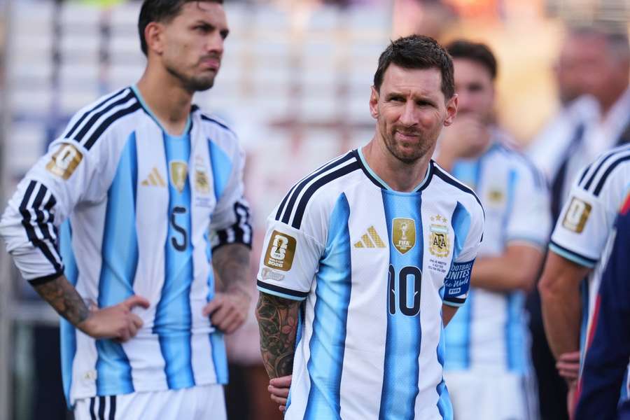 Leandro Paredes, alături de Leo Messi Leandro Paredes, alături de Leo Messi
