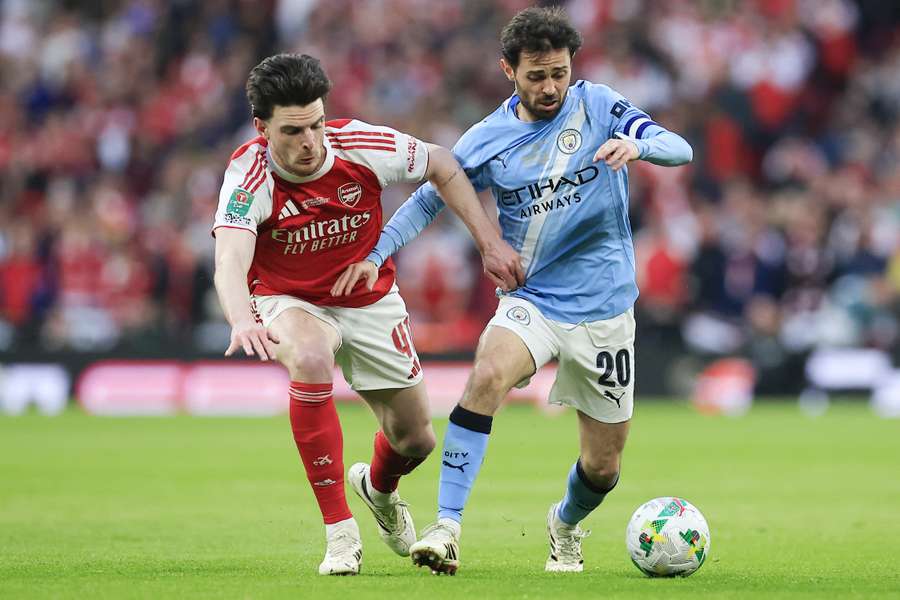 Citizens môžu skresať manko na vedúci Arsenal. 