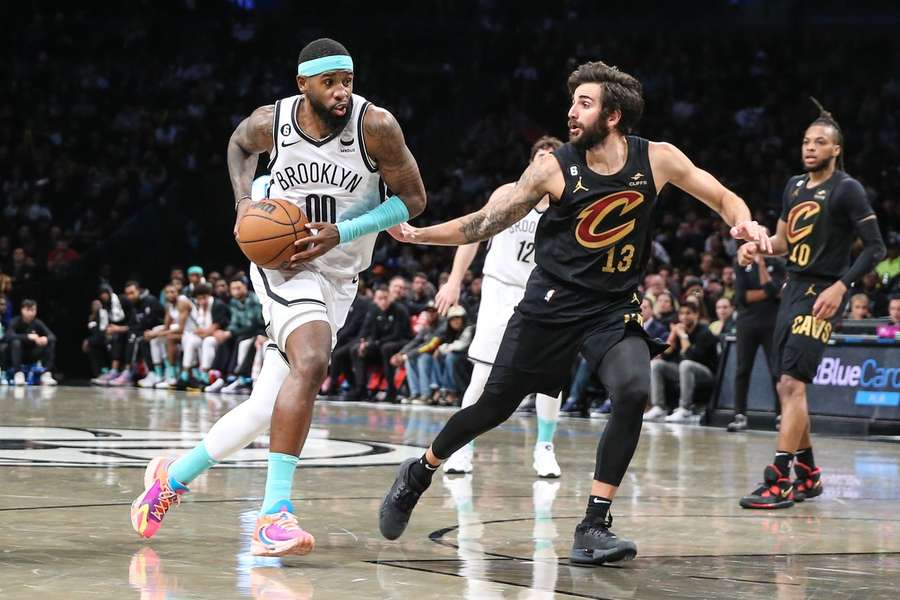 Brooklyn Nets en Cleveland Cavaliers in actie tijdens een onderling duel op 24 maart