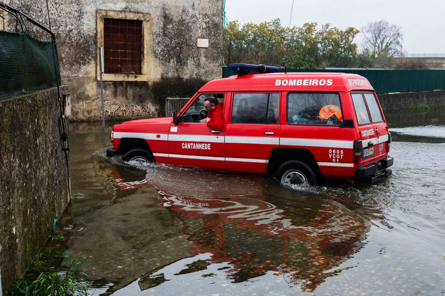 Baixa de Formoselha inundada pela subida da água do rio Mondego, Montemor-o-Velho