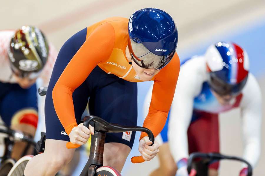 Van de Wouw snelt naar zilver op keirin op Spelen