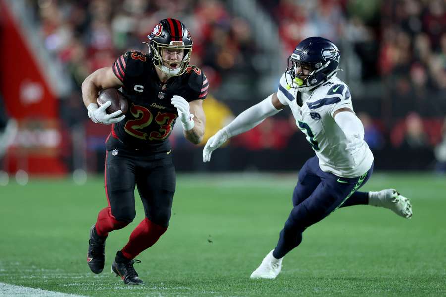 49ers RB Christian McCaffrey chased by Seahawks rookie Nick Emmanwori