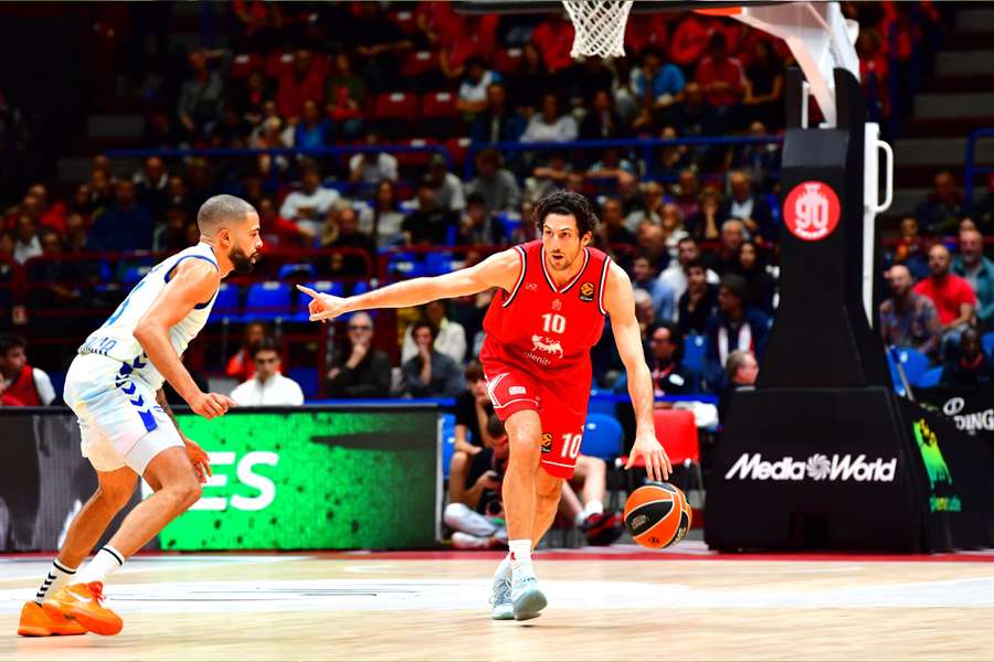 Bolmaro, ante Darius Thompson