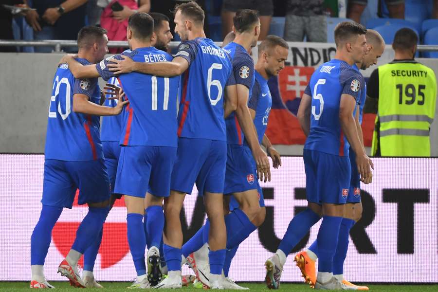 Os futebolistas eslovacos conseguiram desempenhar o papel de favoritos e conquistaram os importantes três pontos contra o Liechtenstein.