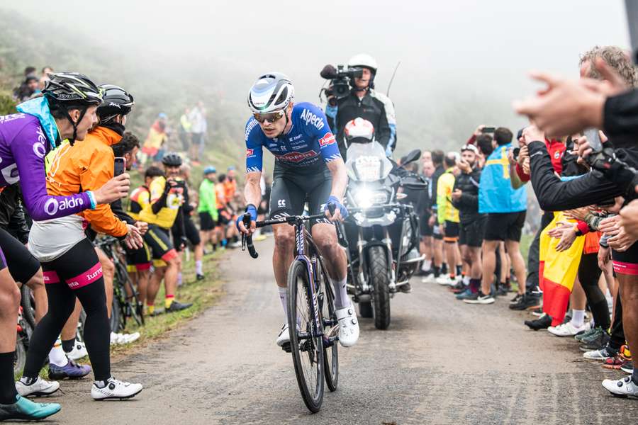 På ottende etape af årets Vuelta a España kørte Jay Vine alene over målstregen til sin anden etapesejr på blot tre dage.