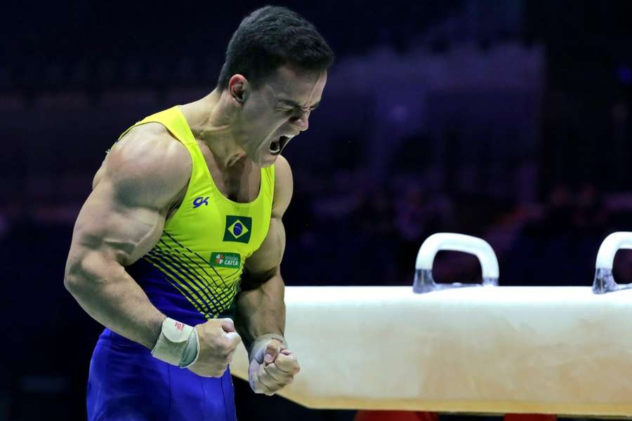 Caio Souza termina Mundial de ginástica na 5ª posição