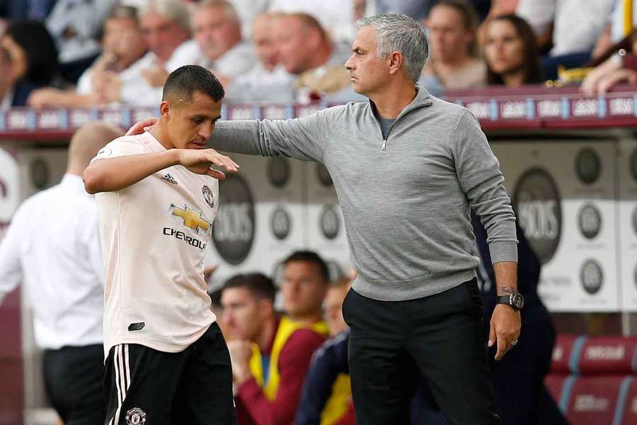 Fenerbahce chce získat Alexise Sáncheze. Kouč Mourinho už hráče vedl v United.