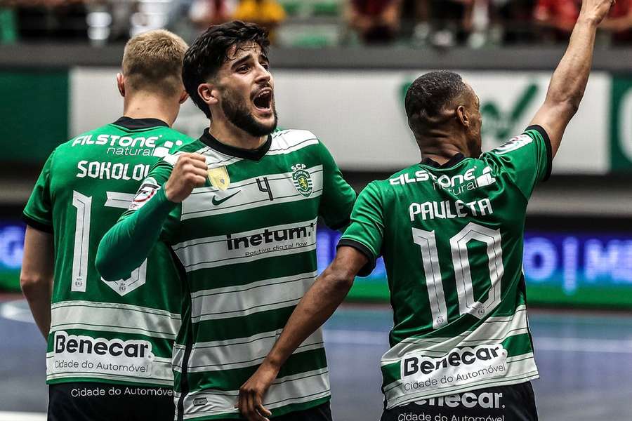 Tomás Paçó celebra o golo