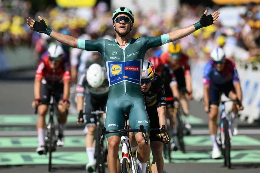 Milan celebra su primera victoria de etapa en el Tour de Francia de este año