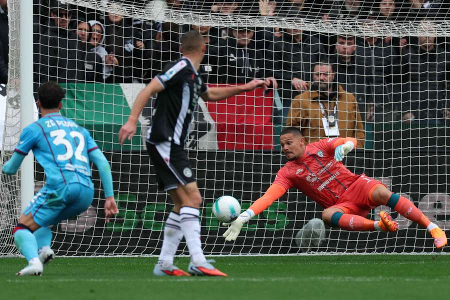 La parata di Caprile durante Udinese-Cagliari