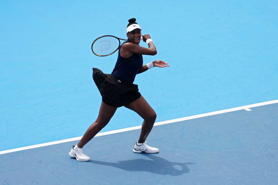 Venus Williamsová sa na kurte opäť trápila. Venus Williamsová sa na kurte opäť trápila.