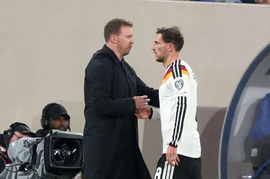 Julian Nagelsmann (l.) und Leon Goretzka (r.) Julian Nagelsmann (l.) und Leon Goretzka (r.)