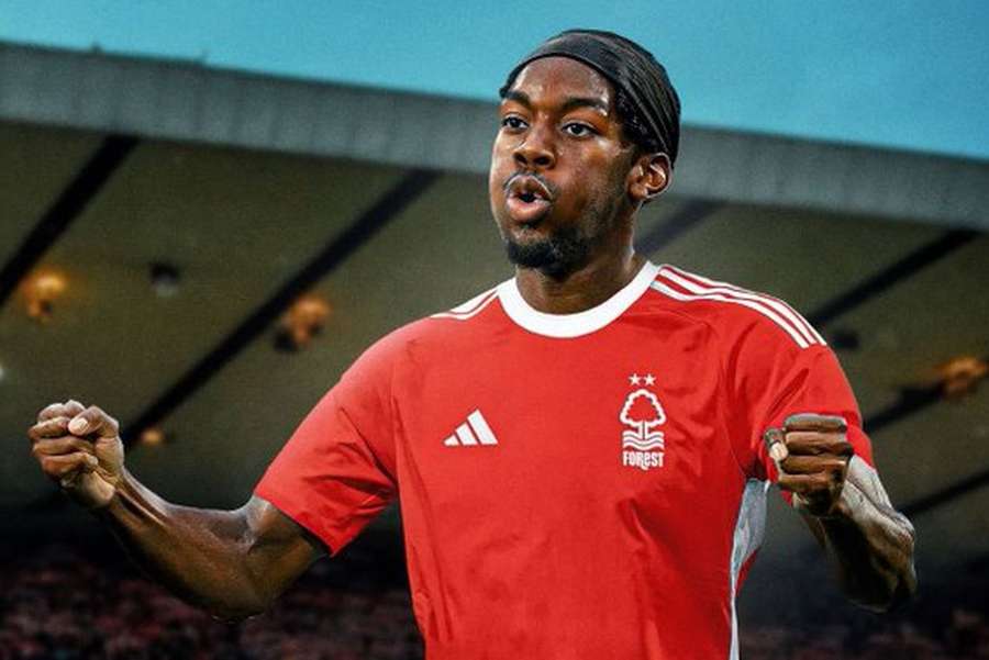 Anthony Elanga vai continuar de vermelho mas no Nottingham Forest