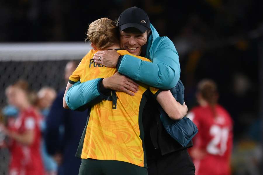 Austrália enfrenta Inglaterra por vaga na final da Copa Feminina