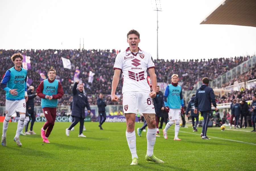 Fiorentina wygwizdana po kolejnym koszmarnym meczu, Torino w dziesiątkę dało radę