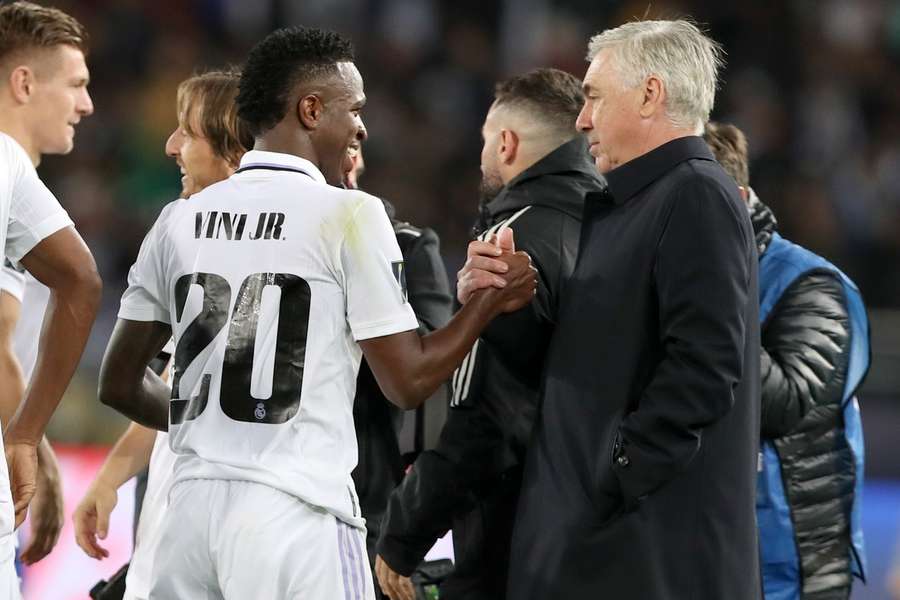 Ancelotti en Vinicius Junior nadat Real Madrid de finale Club World Cup won op 11 februari