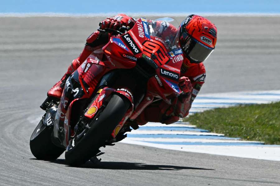 Marc Márquez está a dominar em França