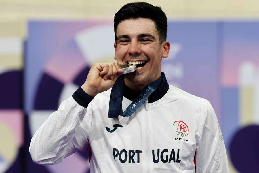 Iúri Leitão com a medalha de prata em omnium