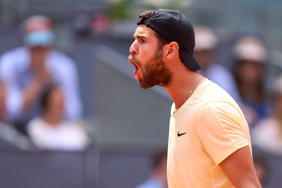 Khachanov elimina a un valiente Bautista (75, 46 y 36) en el Abierto